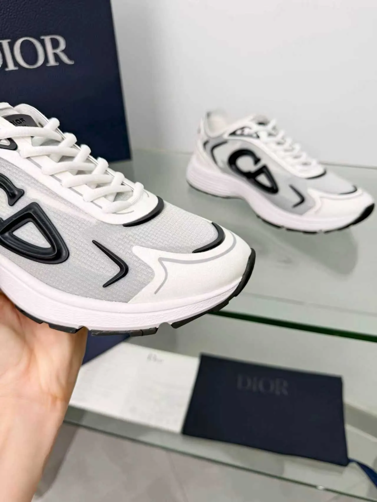Men's men's shoes P560! DIOR#B30 COUNTDOWN TECH shoes 1. Inspired by lighter running shoes this season 2. Made of multi-layer transparent nylon upper, full of futuristic feel 3. CD30 rubber logo on the tongue/heel to highlight the brand style 4. Equipped with ultra-light foam midsole for the ultimate comfortable wearing experience 5. The entire series uses WELDED (seamless bonding) technology to ensure durability and lightness 6. Full-size dopamine color matching, perfect choice for couples shoes😜